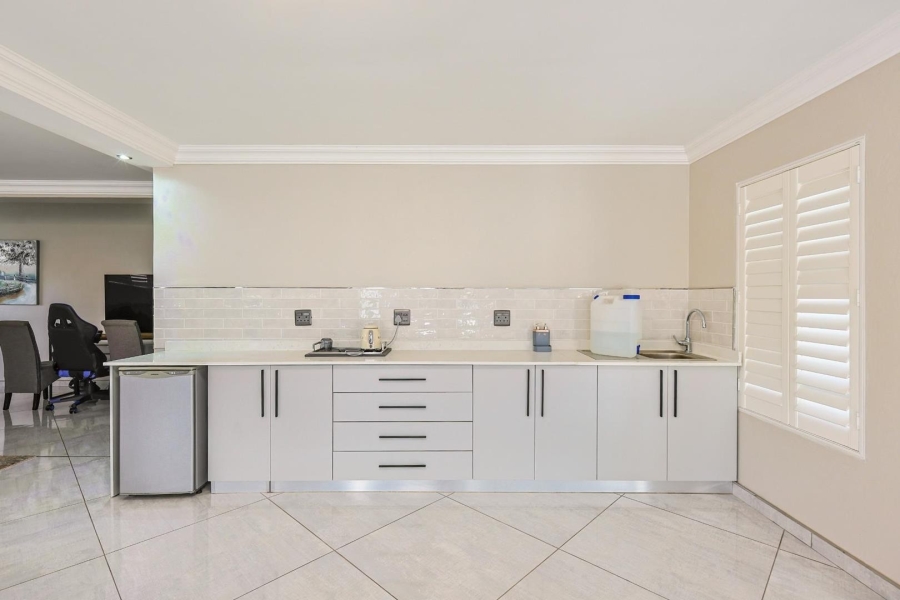 8 Bedroom Property for Sale in Mooikloof Gauteng