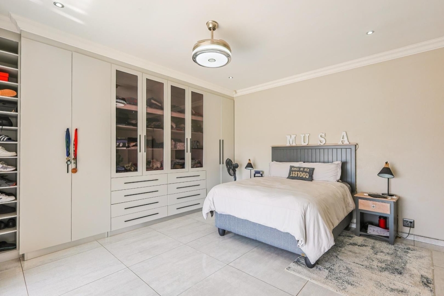 8 Bedroom Property for Sale in Mooikloof Gauteng