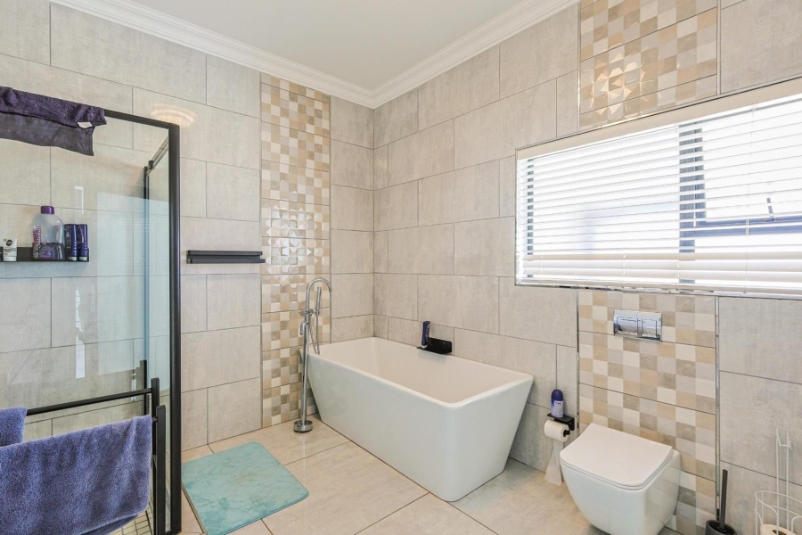 8 Bedroom Property for Sale in Mooikloof Gauteng