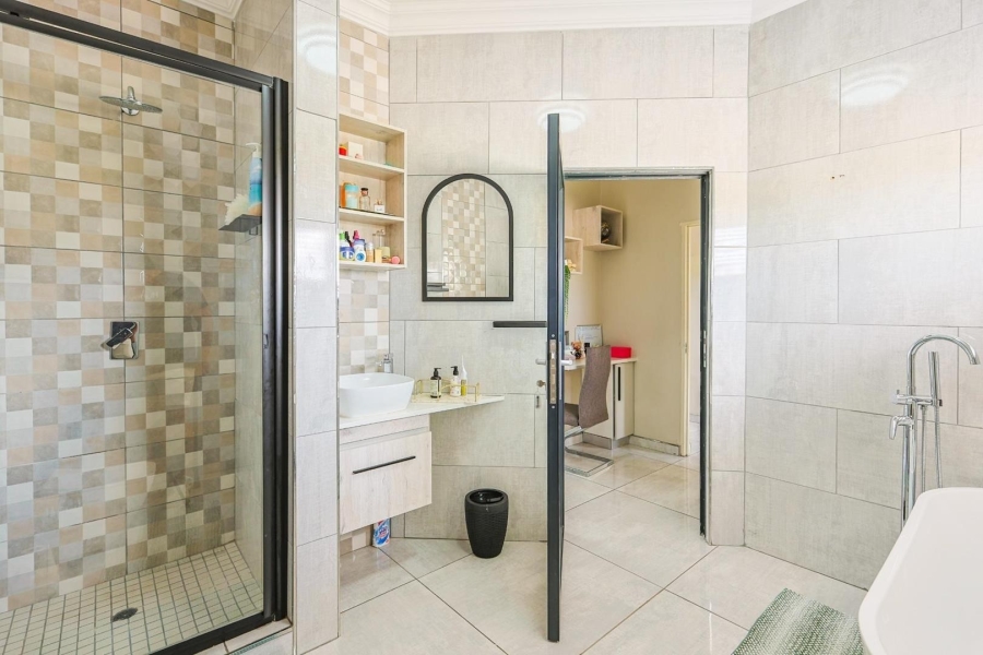 8 Bedroom Property for Sale in Mooikloof Gauteng