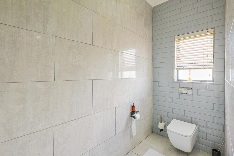 8 Bedroom Property for Sale in Mooikloof Gauteng