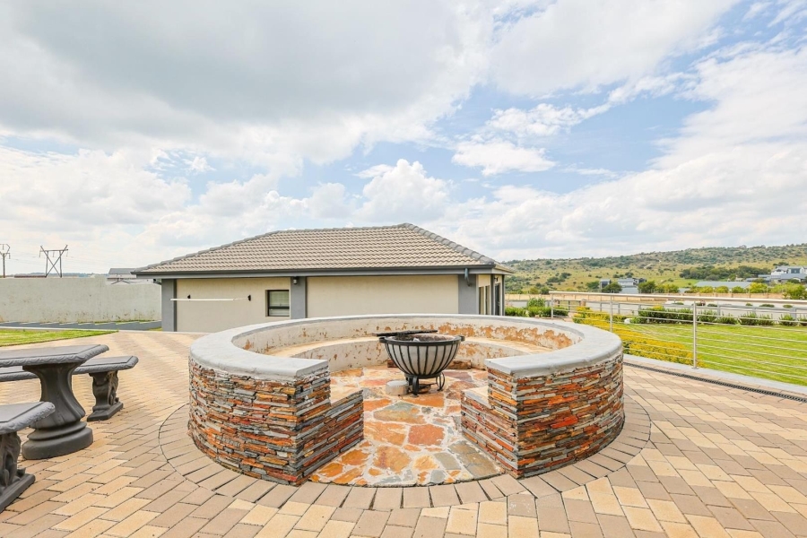 8 Bedroom Property for Sale in Mooikloof Gauteng