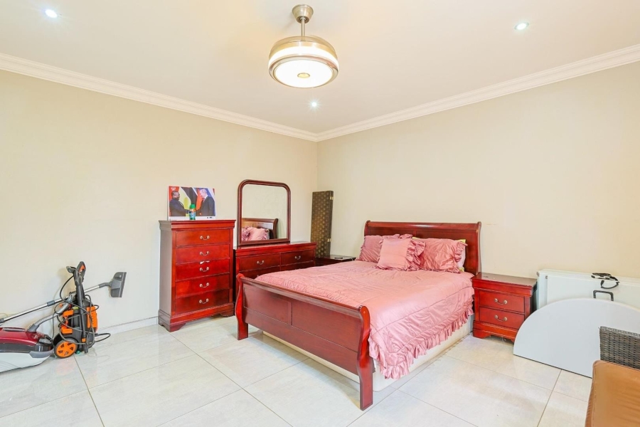 8 Bedroom Property for Sale in Mooikloof Gauteng