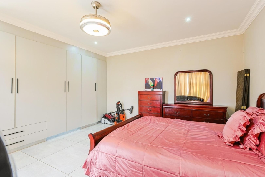 8 Bedroom Property for Sale in Mooikloof Gauteng