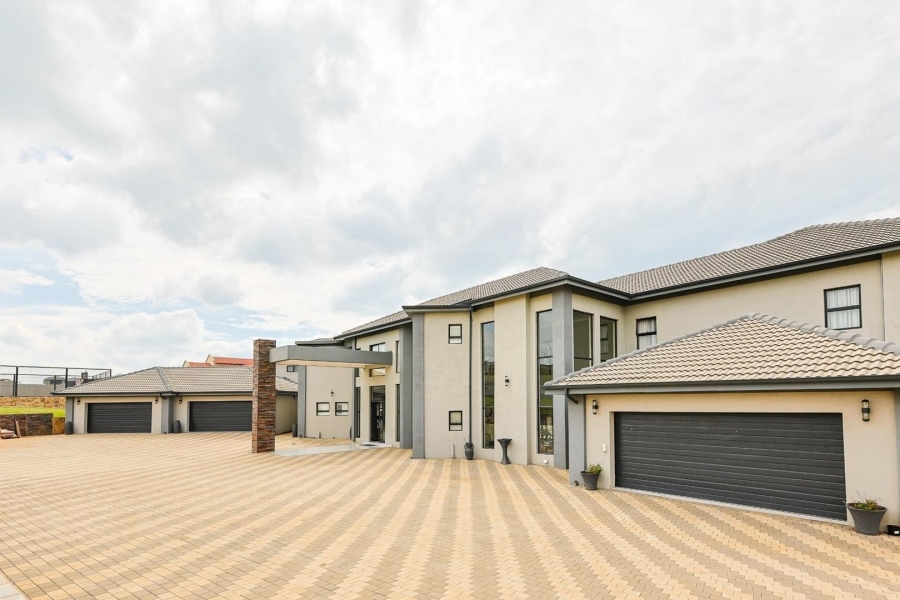 8 Bedroom Property for Sale in Mooikloof Gauteng