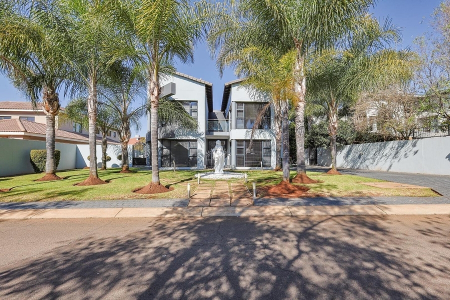 To Let 3 Bedroom Property for Rent in Silverwoods Country Estate Gauteng