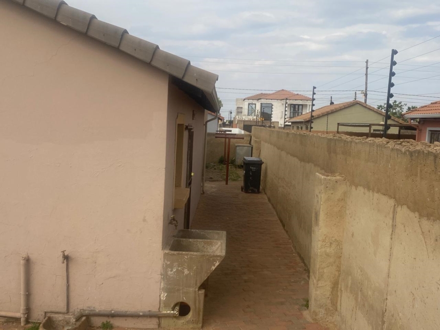 3 Bedroom Property for Sale in Protea Glen Gauteng