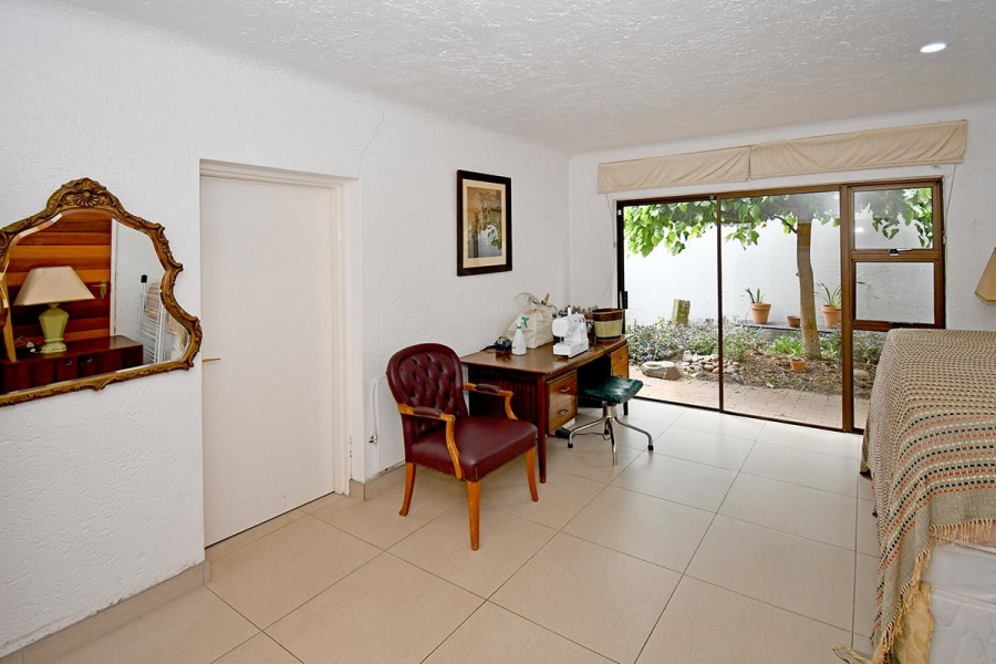 5 Bedroom Property for Sale in Benmore Gardens Gauteng