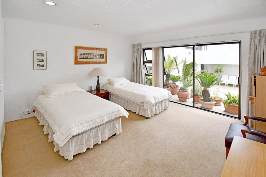 5 Bedroom Property for Sale in Benmore Gardens Gauteng