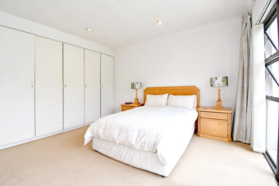 5 Bedroom Property for Sale in Benmore Gardens Gauteng