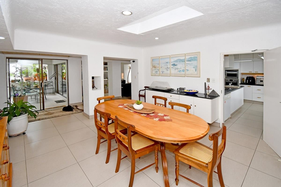 5 Bedroom Property for Sale in Benmore Gardens Gauteng