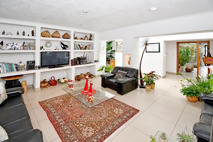 5 Bedroom Property for Sale in Benmore Gardens Gauteng