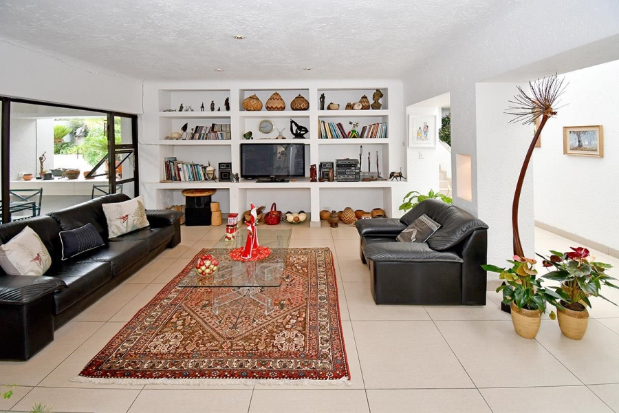 5 Bedroom Property for Sale in Benmore Gardens Gauteng