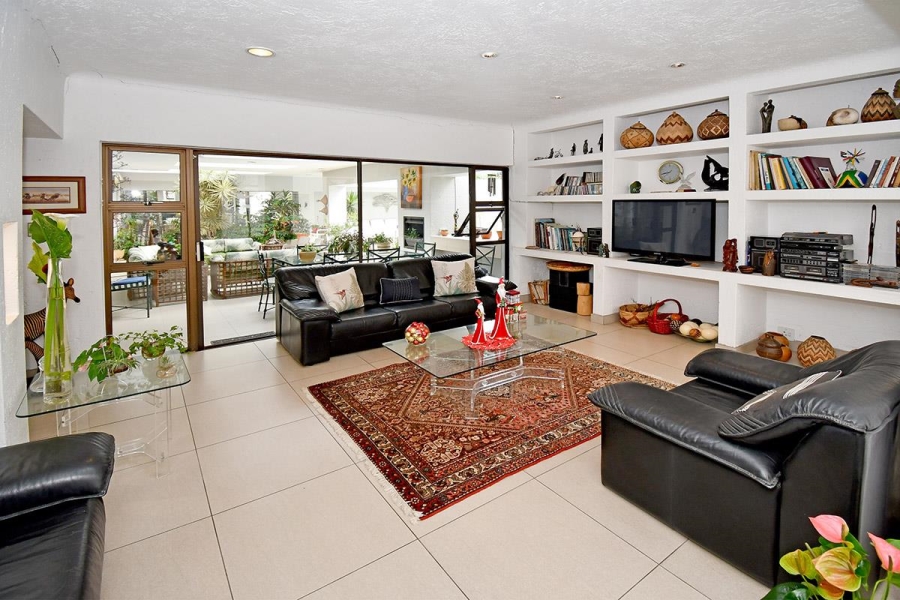 5 Bedroom Property for Sale in Benmore Gardens Gauteng