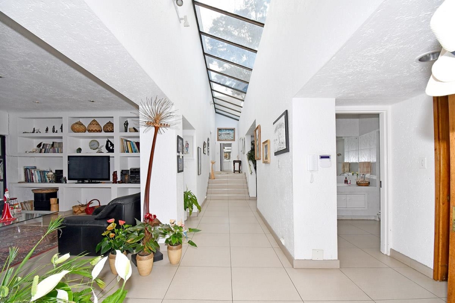 5 Bedroom Property for Sale in Benmore Gardens Gauteng