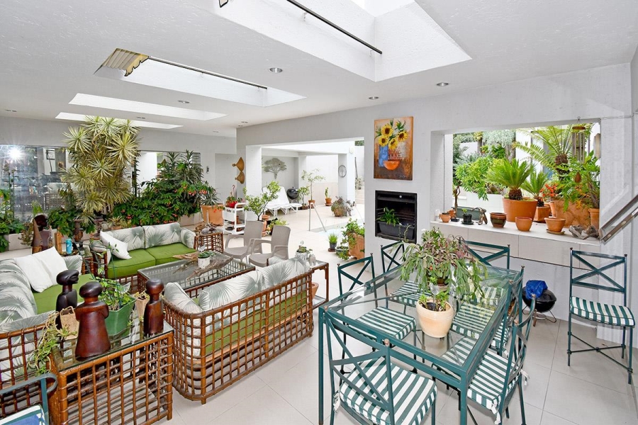 5 Bedroom Property for Sale in Benmore Gardens Gauteng