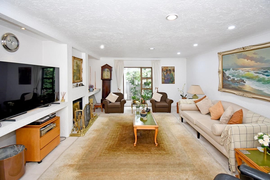 5 Bedroom Property for Sale in Benmore Gardens Gauteng