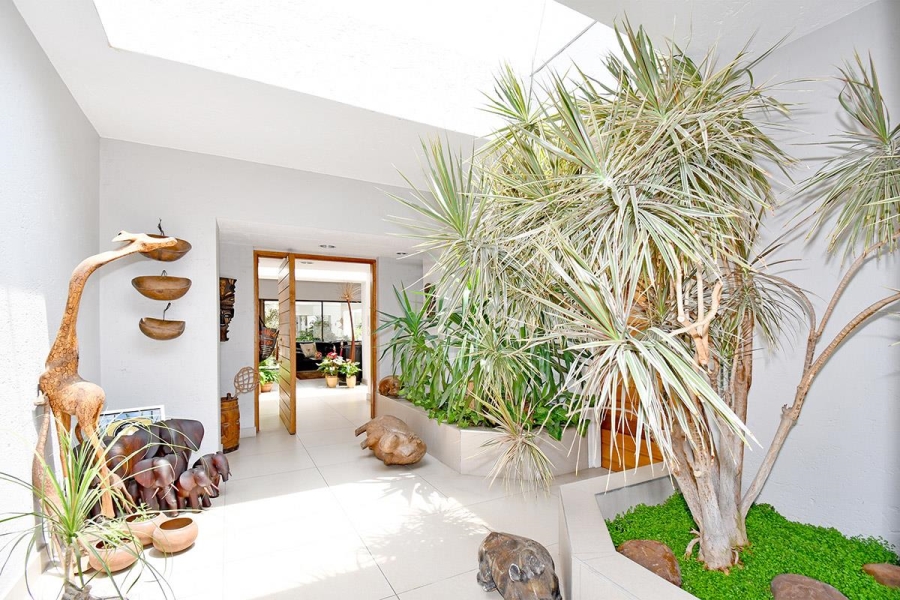 5 Bedroom Property for Sale in Benmore Gardens Gauteng