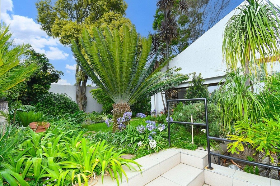 5 Bedroom Property for Sale in Benmore Gardens Gauteng