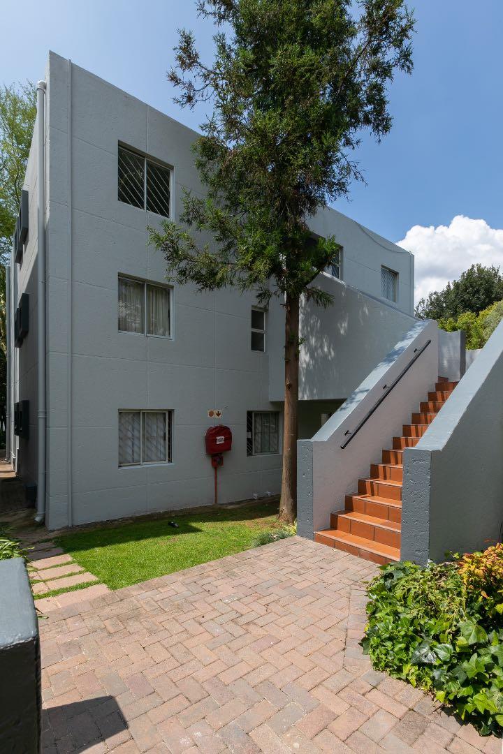 To Let 2 Bedroom Property for Rent in Sandown Gauteng