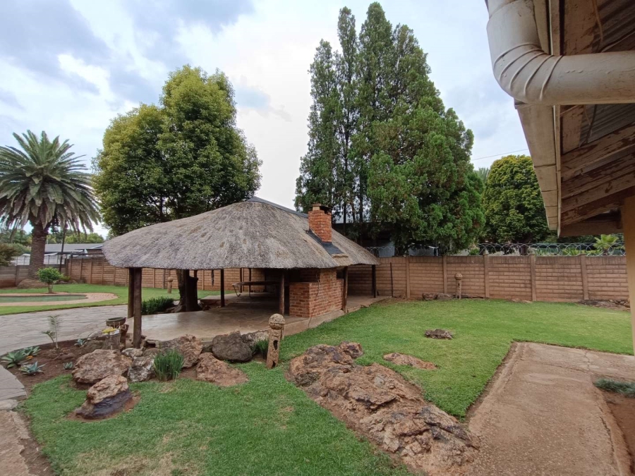 7 Bedroom Property for Sale in Valhalla Gauteng