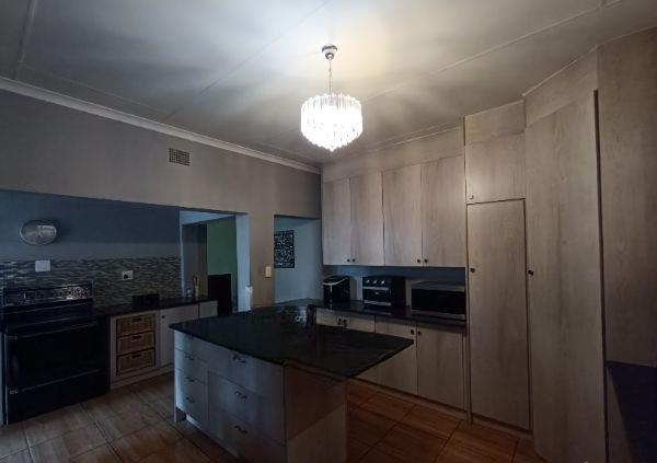 7 Bedroom Property for Sale in Valhalla Gauteng