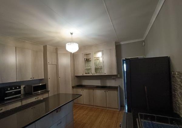 7 Bedroom Property for Sale in Valhalla Gauteng