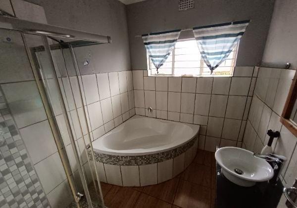 7 Bedroom Property for Sale in Valhalla Gauteng