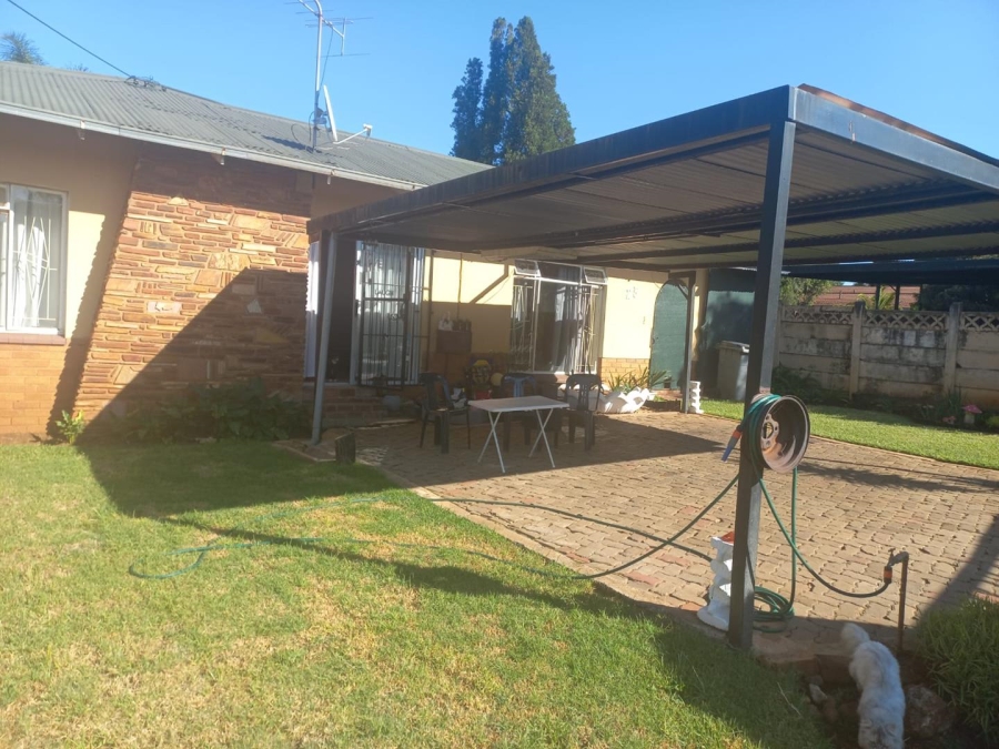 7 Bedroom Property for Sale in Valhalla Gauteng