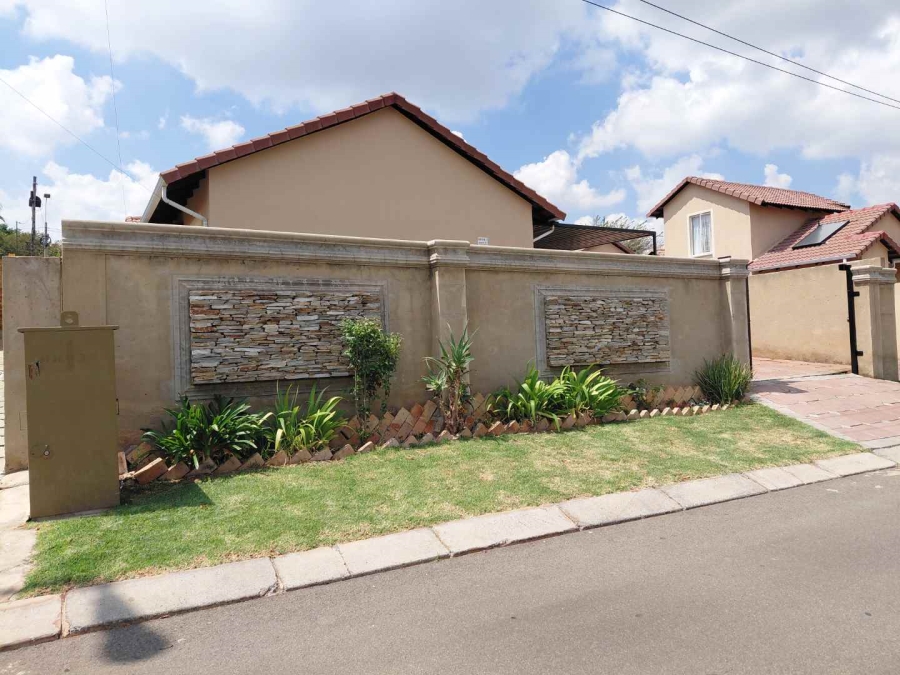 3 Bedroom Property for Sale in Witpoortjie Gauteng