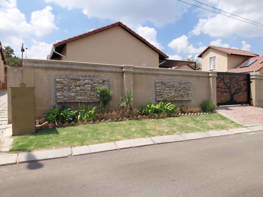 3 Bedroom Property for Sale in Witpoortjie Gauteng