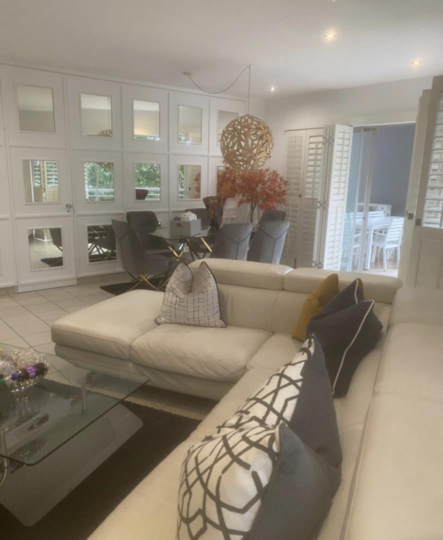 2 Bedroom Property for Sale in Sandhurst Gauteng