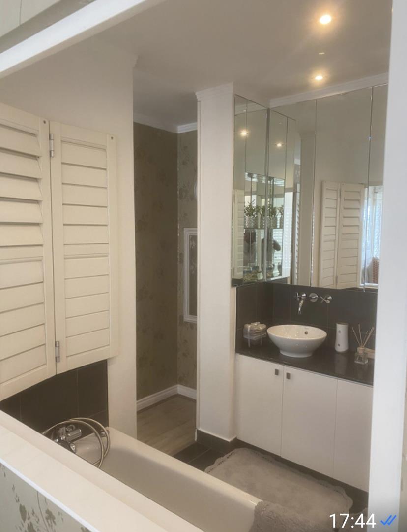 2 Bedroom Property for Sale in Sandhurst Gauteng