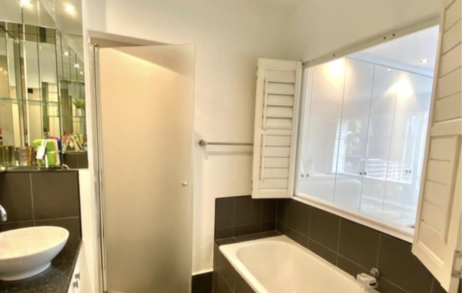 2 Bedroom Property for Sale in Sandhurst Gauteng