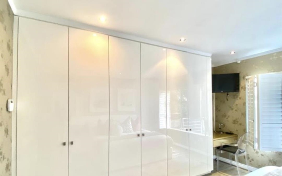 2 Bedroom Property for Sale in Sandhurst Gauteng