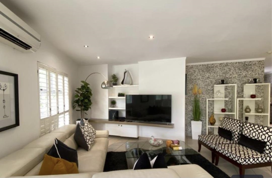 2 Bedroom Property for Sale in Sandhurst Gauteng