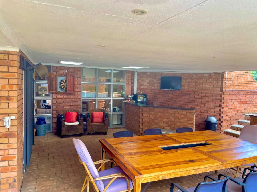 5 Bedroom Property for Sale in Garsfontein Gauteng