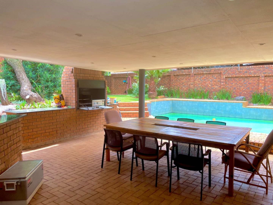 5 Bedroom Property for Sale in Garsfontein Gauteng