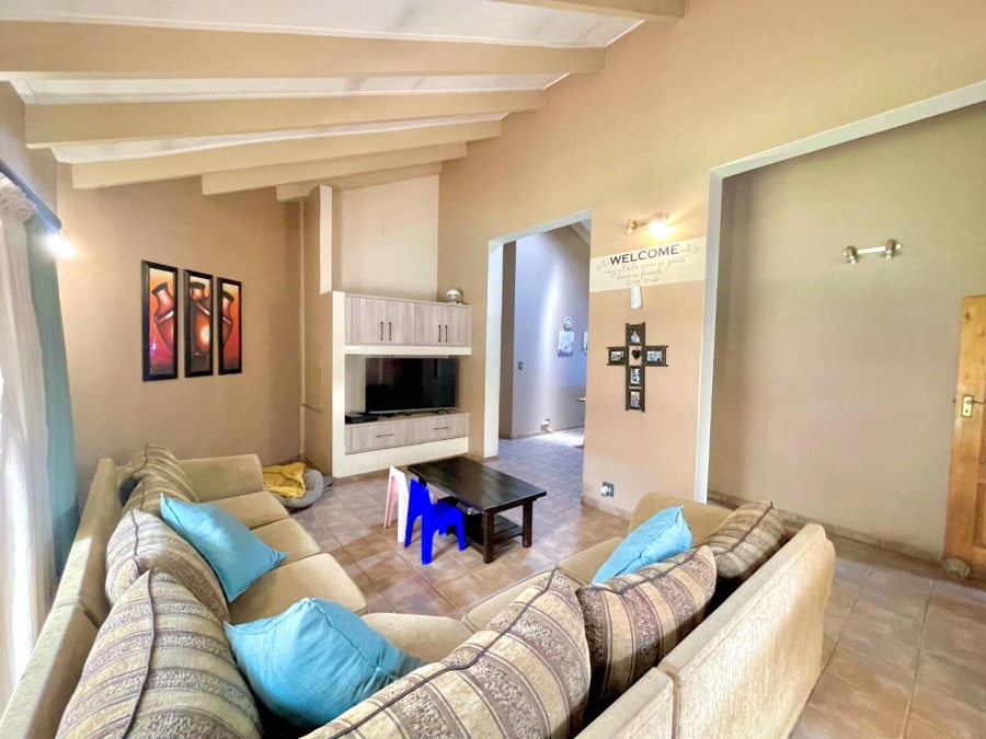 5 Bedroom Property for Sale in Garsfontein Gauteng