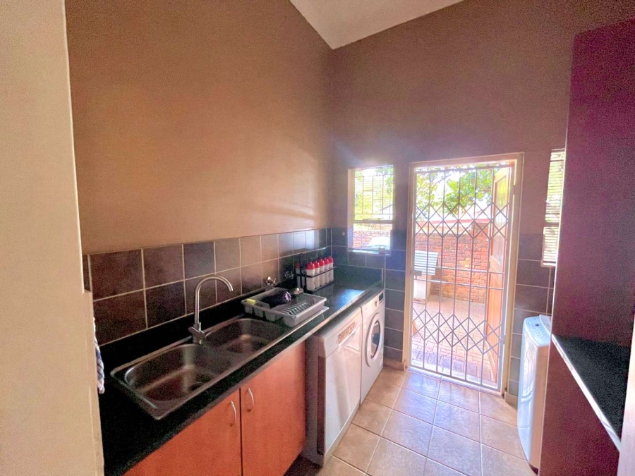 5 Bedroom Property for Sale in Garsfontein Gauteng
