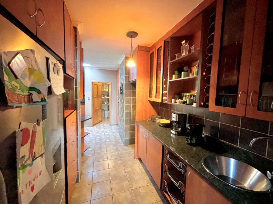 5 Bedroom Property for Sale in Garsfontein Gauteng