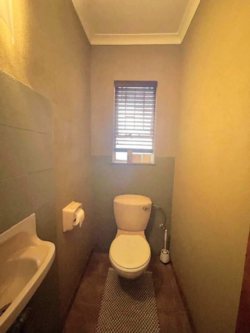 5 Bedroom Property for Sale in Garsfontein Gauteng