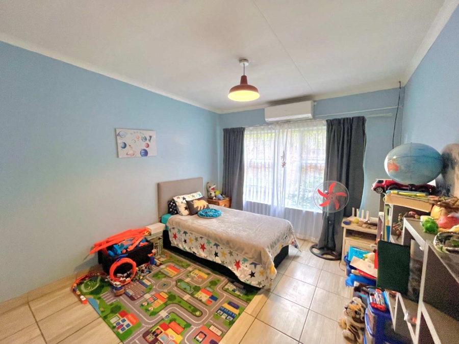 5 Bedroom Property for Sale in Garsfontein Gauteng