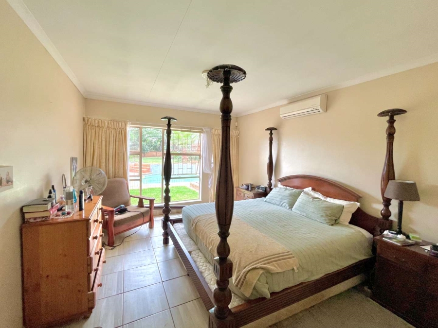 5 Bedroom Property for Sale in Garsfontein Gauteng