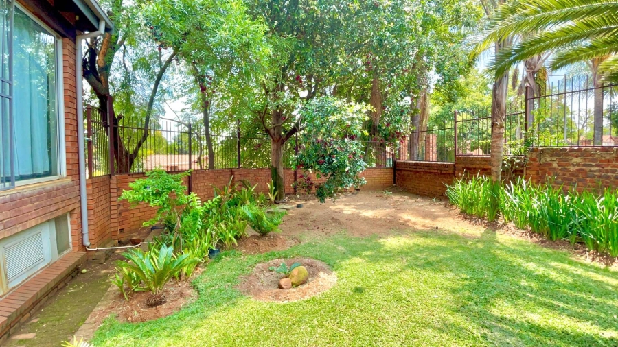 5 Bedroom Property for Sale in Garsfontein Gauteng