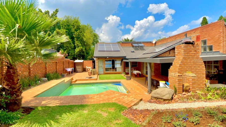 5 Bedroom Property for Sale in Garsfontein Gauteng