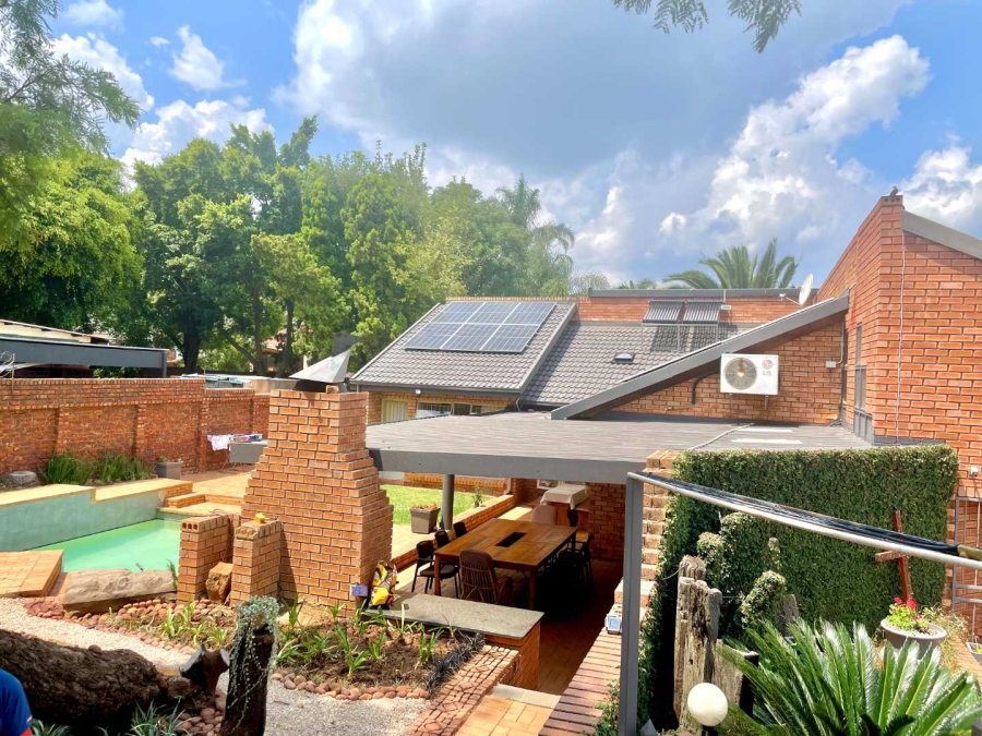 5 Bedroom Property for Sale in Garsfontein Gauteng