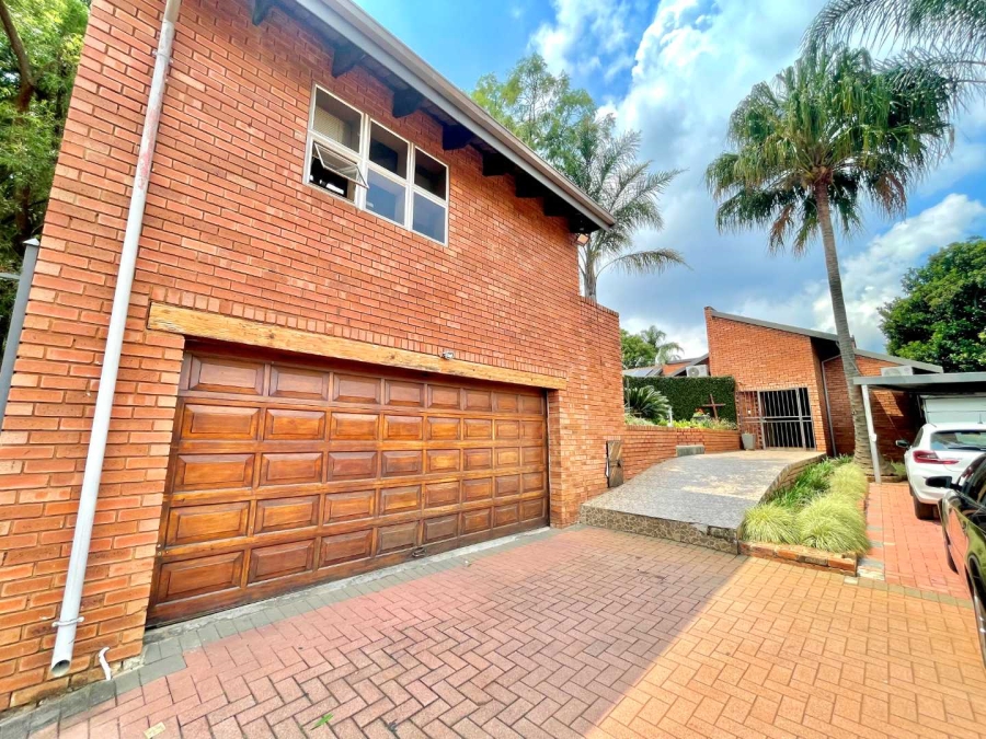 5 Bedroom Property for Sale in Garsfontein Gauteng
