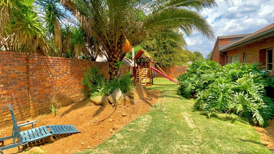 5 Bedroom Property for Sale in Garsfontein Gauteng