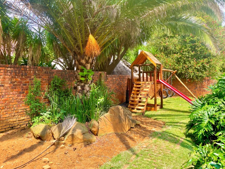 5 Bedroom Property for Sale in Garsfontein Gauteng